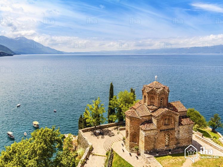 Lago-di-ocrida-Chiesa-di-jovan-kaneo-nel-lago-ohrid.jpeg